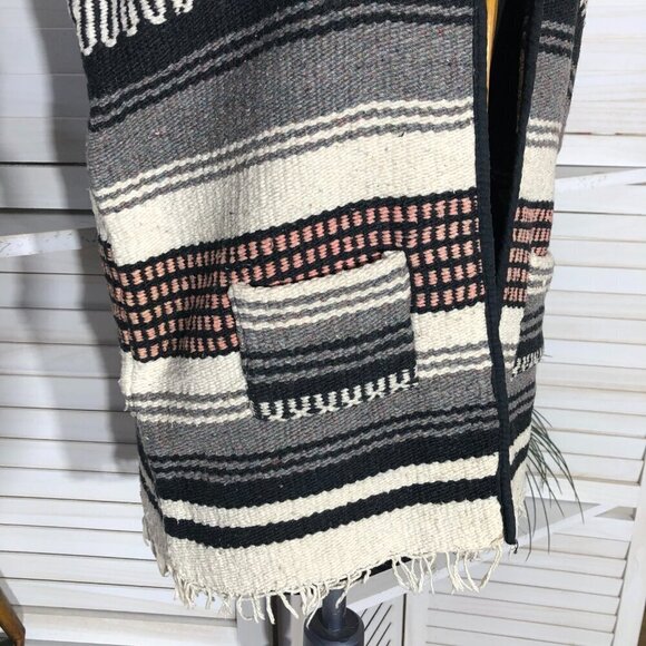 Vintage 70s Woven Fringe Blanket Poncho Vest Size M L - Picture 6 of 9